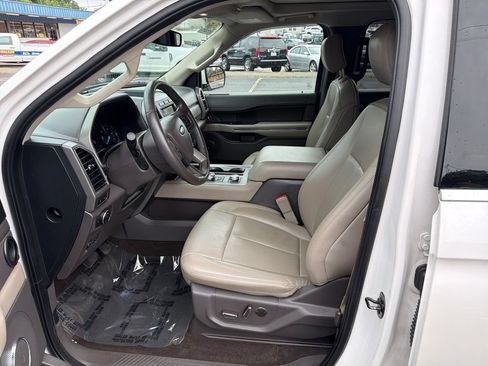 Used 2019 Ford Expedition XLT w/ Equipment Group 202A AWD/4WD image 26