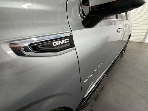 Used 2023 GMC Yukon XL SLT w/ SLT Luxury Package image 32