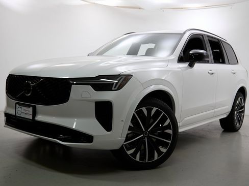 New 2026 Volvo XC90 B6 Ultra w/ Lounge Package image 2