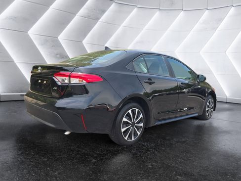 Used 2026 Toyota Corolla LE FWD image 5