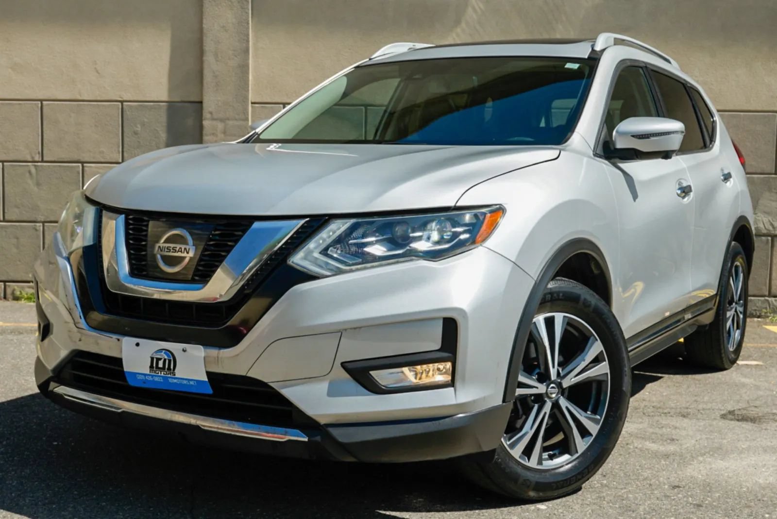 Used 2017 Nissan Rogue SL w/ SL Premium Package AWD/4WD image 1