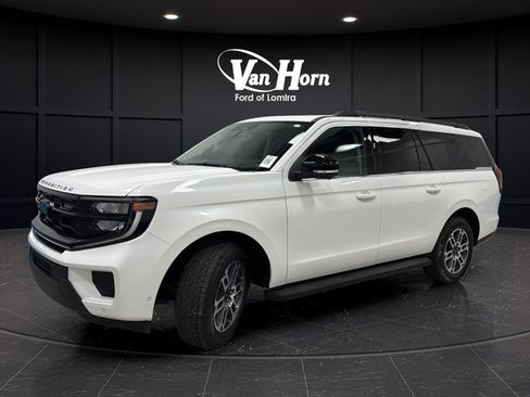 Used 2025 Ford Expedition Max Active AWD/4WD image 3