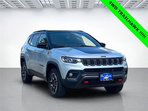 Used 2024 Jeep Compass Trailhawk image 3