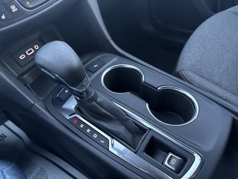 Used 2022 Chevrolet Equinox LT image 16