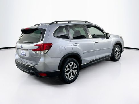 Used 2023 Subaru Forester Premium image 5