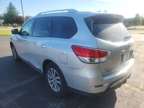 Used 2015 Nissan Pathfinder SL w/ SL Tech Package AWD/4WD image 9