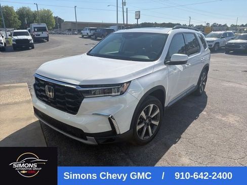 Used 2025 Honda Pilot Touring image 1