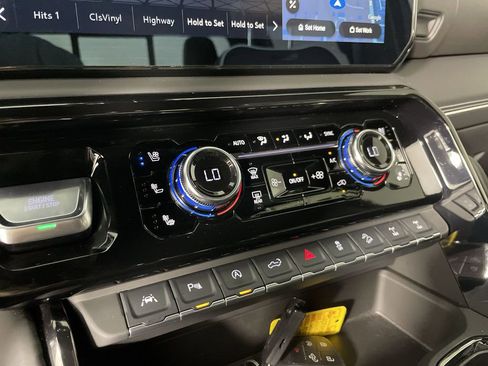 Used 2025 GMC Sierra 1500 AT4X image 18