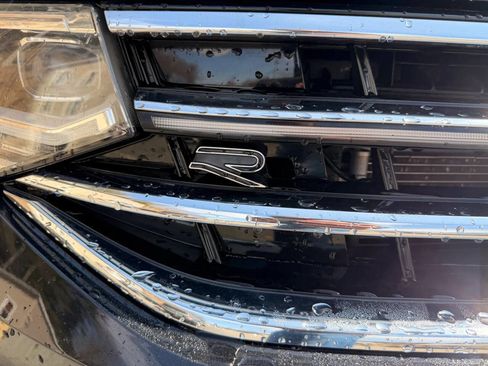 Used 2022 Volkswagen Tiguan SEL R-Line AWD/4WD image 4