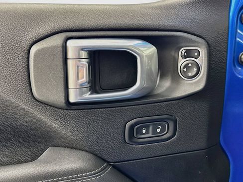 Used 2022 Jeep Wrangler Unlimited Sahara AWD/4WD image 14