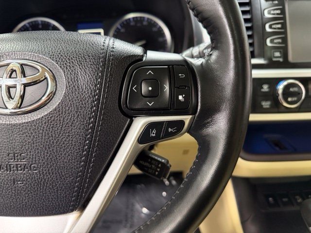 Used 2017 Toyota Highlander Limited Platinum AWD/4WD image 19