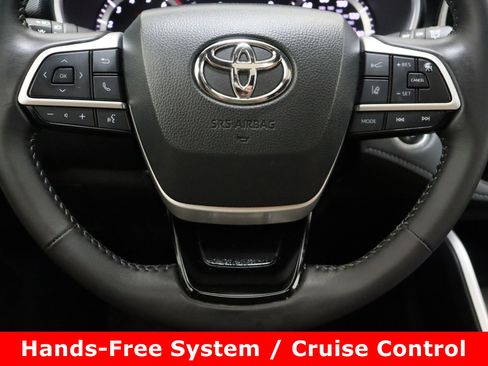 Certified 2024 Toyota Highlander XSE image 25