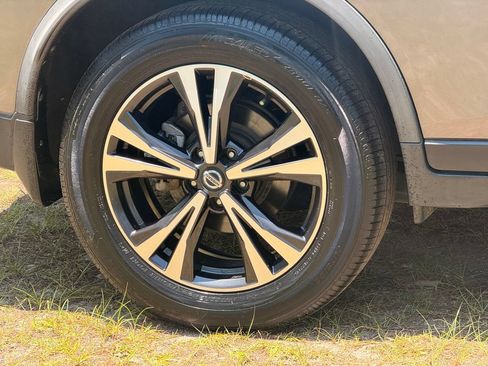 Used 2020 Nissan Rogue SV w/ Premium Package FWD image 10