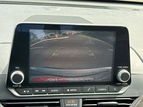 Used 2025 Nissan Altima 2.5 SV FWD image 29