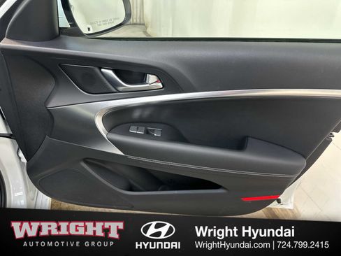 Used 2025 Genesis G70 2.5T AWD/4WD image 17