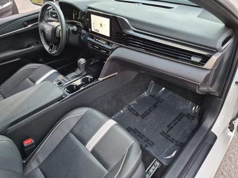 Used 2025 Toyota Camry SE w/ Convenience Package FWD image 21