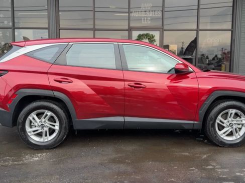 Used 2025 Hyundai Tucson SE image 2