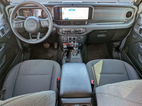 Certified 2024 Jeep Wrangler Unlimited Rubicon AWD/4WD image 17