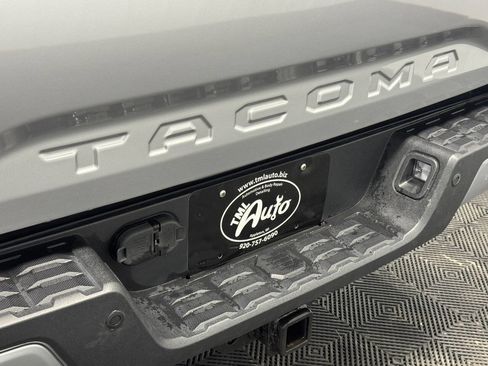 Used 2016 Toyota Tacoma TRD Off-Road image 5