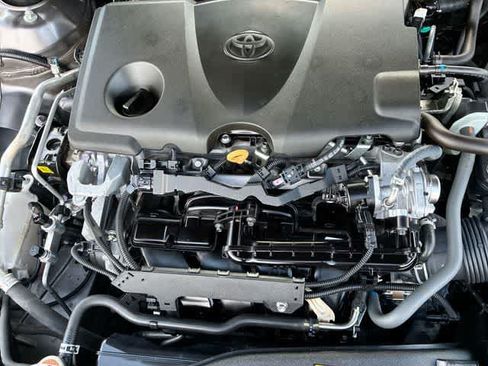 Used 2021 Toyota Camry SE w/ Convenience Package FWD image 10