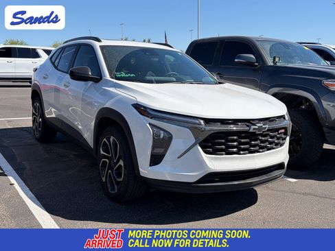 Used 2025 Chevrolet Trax RS w/ Sunroof Package image 1