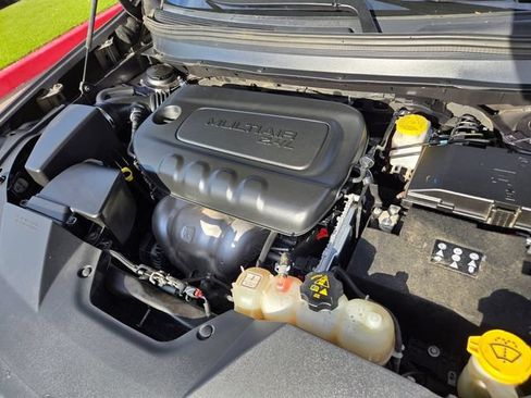 Used 2019 Jeep Cherokee Latitude Plus FWD image 16