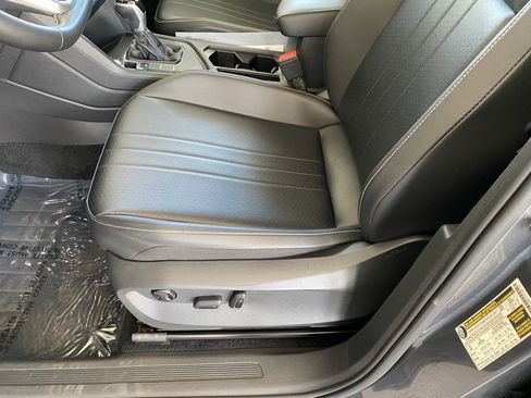Certified 2022 Volkswagen Tiguan SE FWD image 36