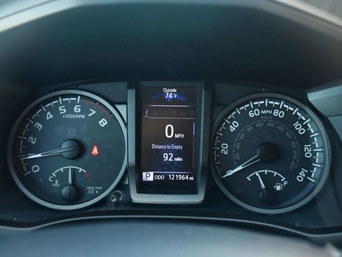 Used 2017 Toyota Tacoma TRD Off-Road AWD/4WD image 25