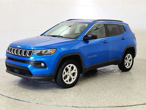 Used 2024 Jeep Compass Latitude AWD/4WD image 3
