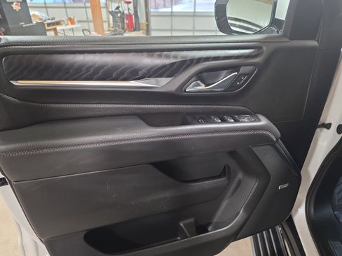 Used 2024 GMC Yukon XL Denali image 11