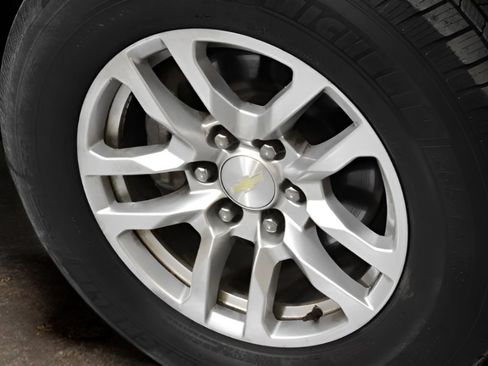 Used 2021 Chevrolet Tahoe LT w/ Luxury Package RWD image 6