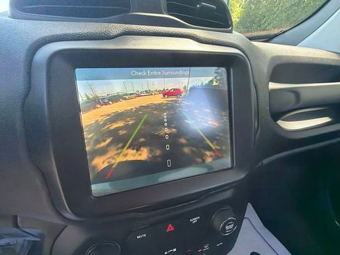 Used 2018 Jeep Renegade Limited w/ UConnect 8.4 Nav Group AWD/4WD image 23