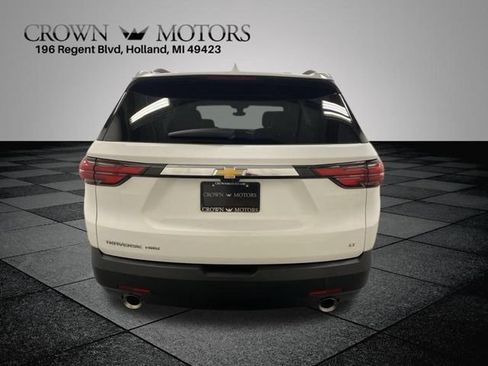 Used 2023 Chevrolet Traverse LT w/ LT Premium Package AWD/4WD image 5