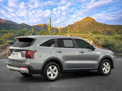 Certified 2025 Kia Sorento LX FWD image 4
