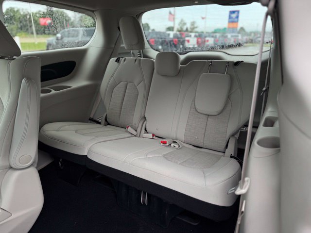 Used 2019 Chrysler Pacifica Touring Plus FWD image 13