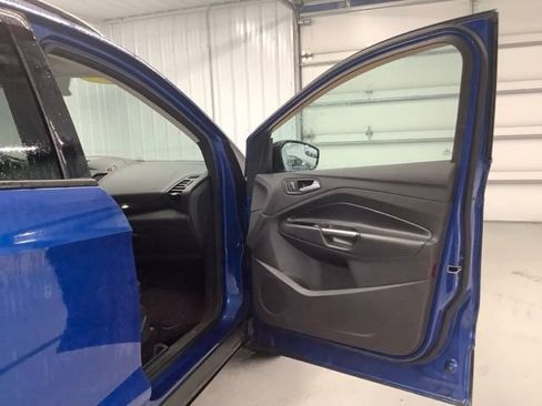 Used 2017 Ford Escape SE w/ Equipment Group 201A AWD/4WD image 11