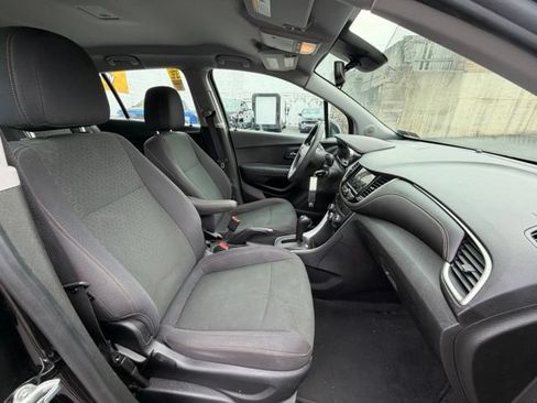 Used 2019 Chevrolet Trax LS FWD image 9