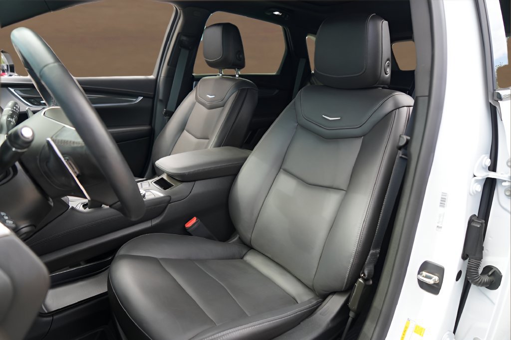 Used 2024 Cadillac XT5 Sportv w/ Technology Package AWD/4WD image 11