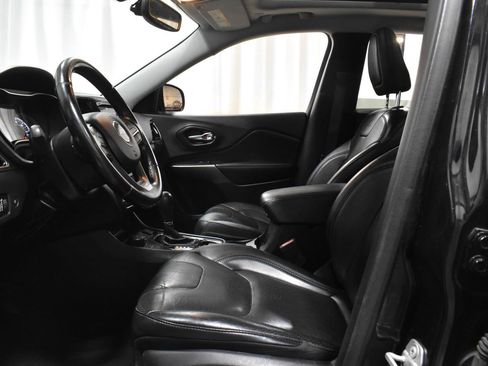 Used 2020 Jeep Cherokee Limited AWD/4WD image 3