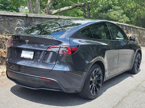 Used 2024 Tesla Model Y Long Range RWD image 11