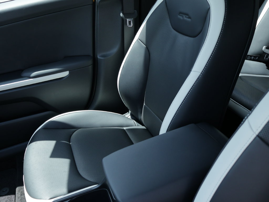 New 2026 Kia K4 GT-Line w/ GT-Line Premium Package FWD image 24
