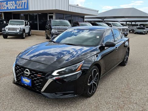 Used 2023 Nissan Altima 2.5 SR w/ SR Premium Package FWD image 4