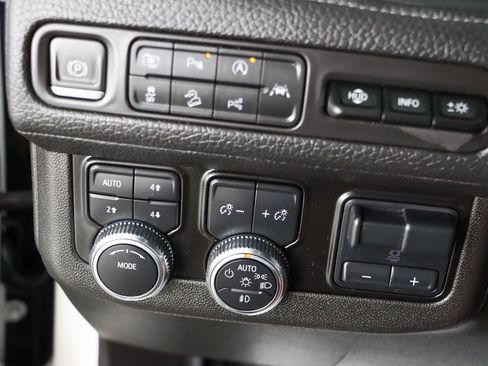 Used 2023 GMC Yukon XL Denali w/ Advanced Technology Package AWD/4WD image 25