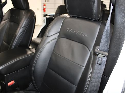 Used 2021 Jeep Wrangler Unlimited Sahara AWD/4WD image 26