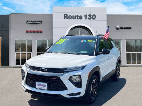Used 2021 Chevrolet TrailBlazer RS w/ Technology Package AWD/4WD image 2