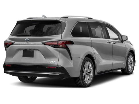 Used 2022 Toyota Sienna Platinum FWD image 3