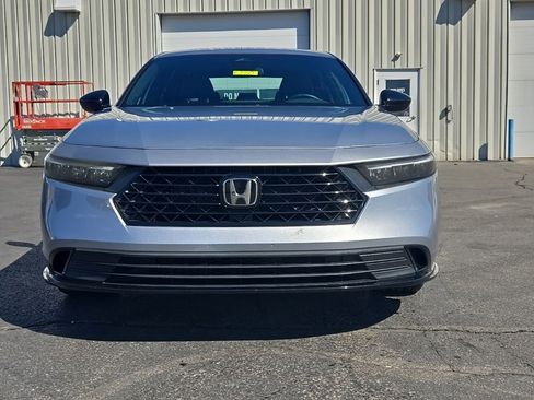 Used 2025 Honda Accord Sport image 2