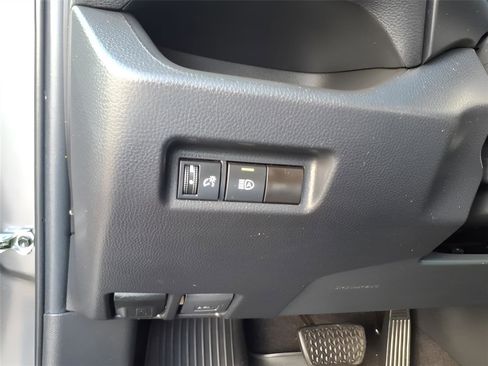 Used 2021 Toyota RAV4 LE image 19