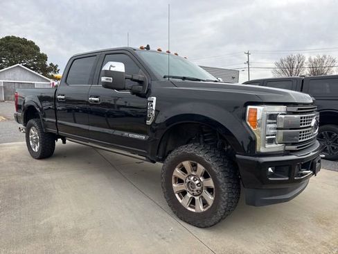 Used 2019 Ford F250 Platinum w/ Platinum Ultimate Package image 4