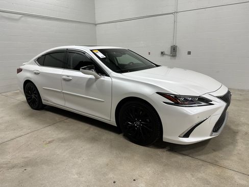 Used 2019 Lexus ES 300h Ultra Luxury image 2